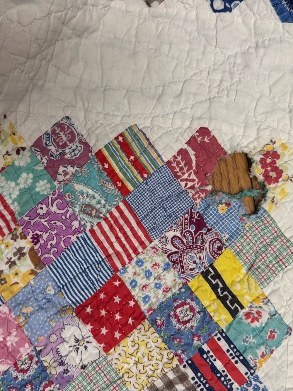 Handmade Vintage Patchwork Quilt - Scrappy Chain Multicolor Pattern - Picture 8 of 12
